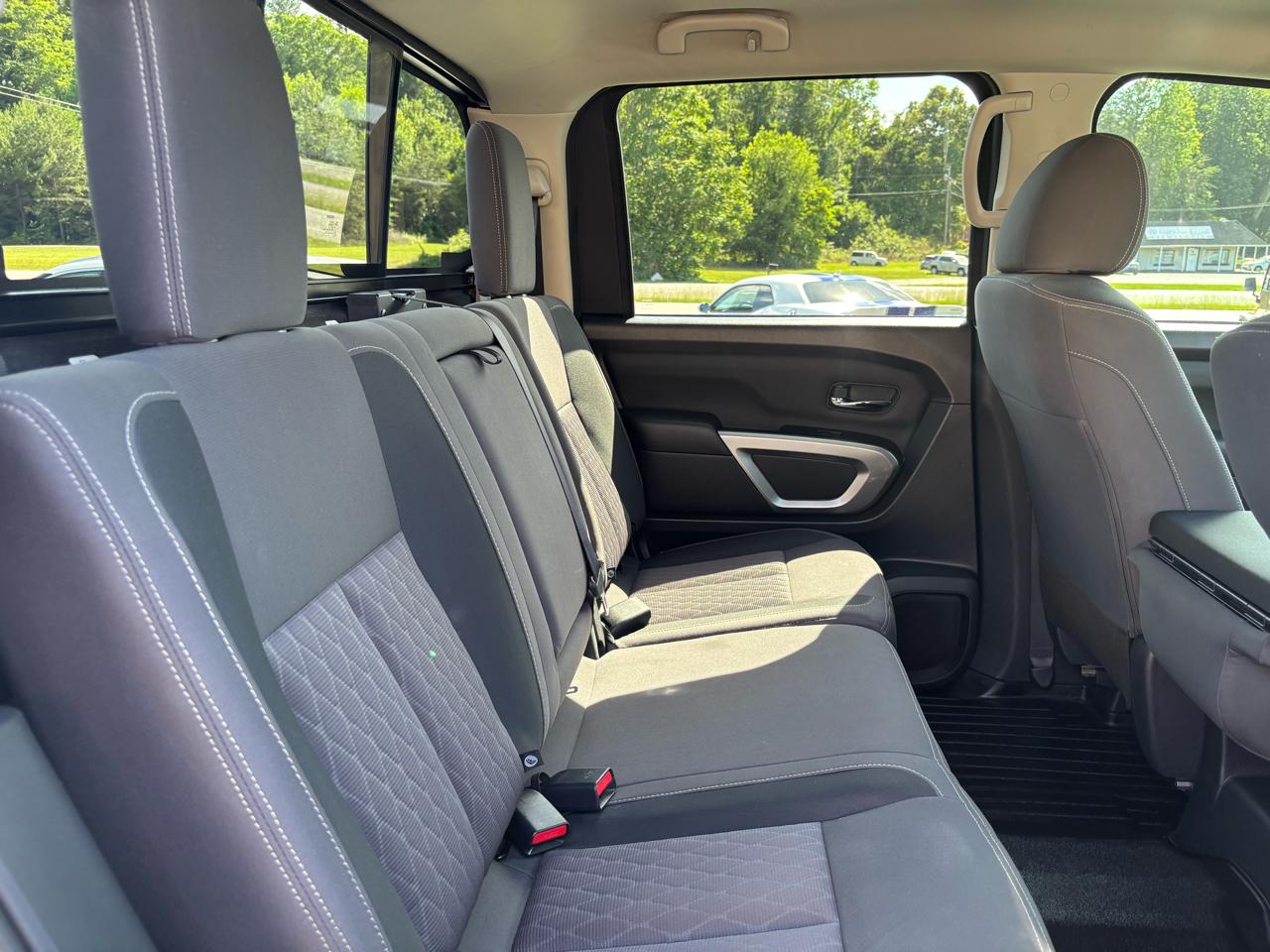 Nissan Titan XD SV Crew Cab 4WD 2022