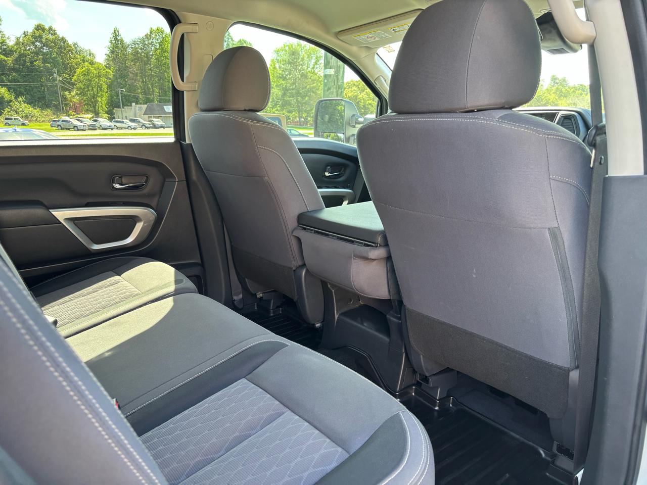 Nissan Titan XD SV Crew Cab 4WD 2022