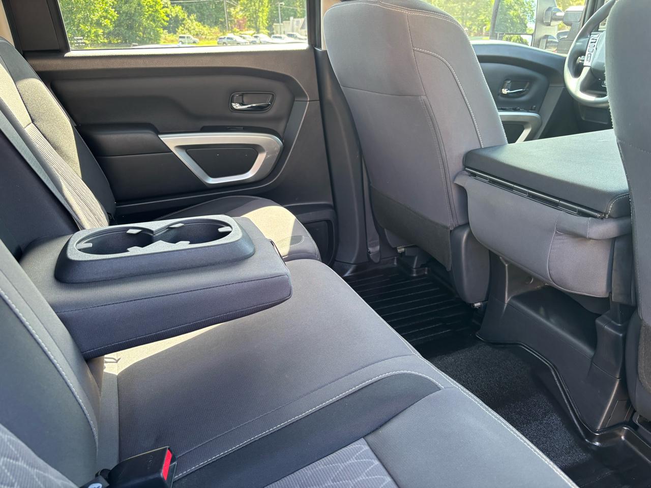 Nissan Titan XD SV Crew Cab 4WD 2022