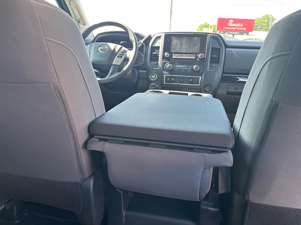 Nissan Titan XD SV Crew Cab 4WD 2022