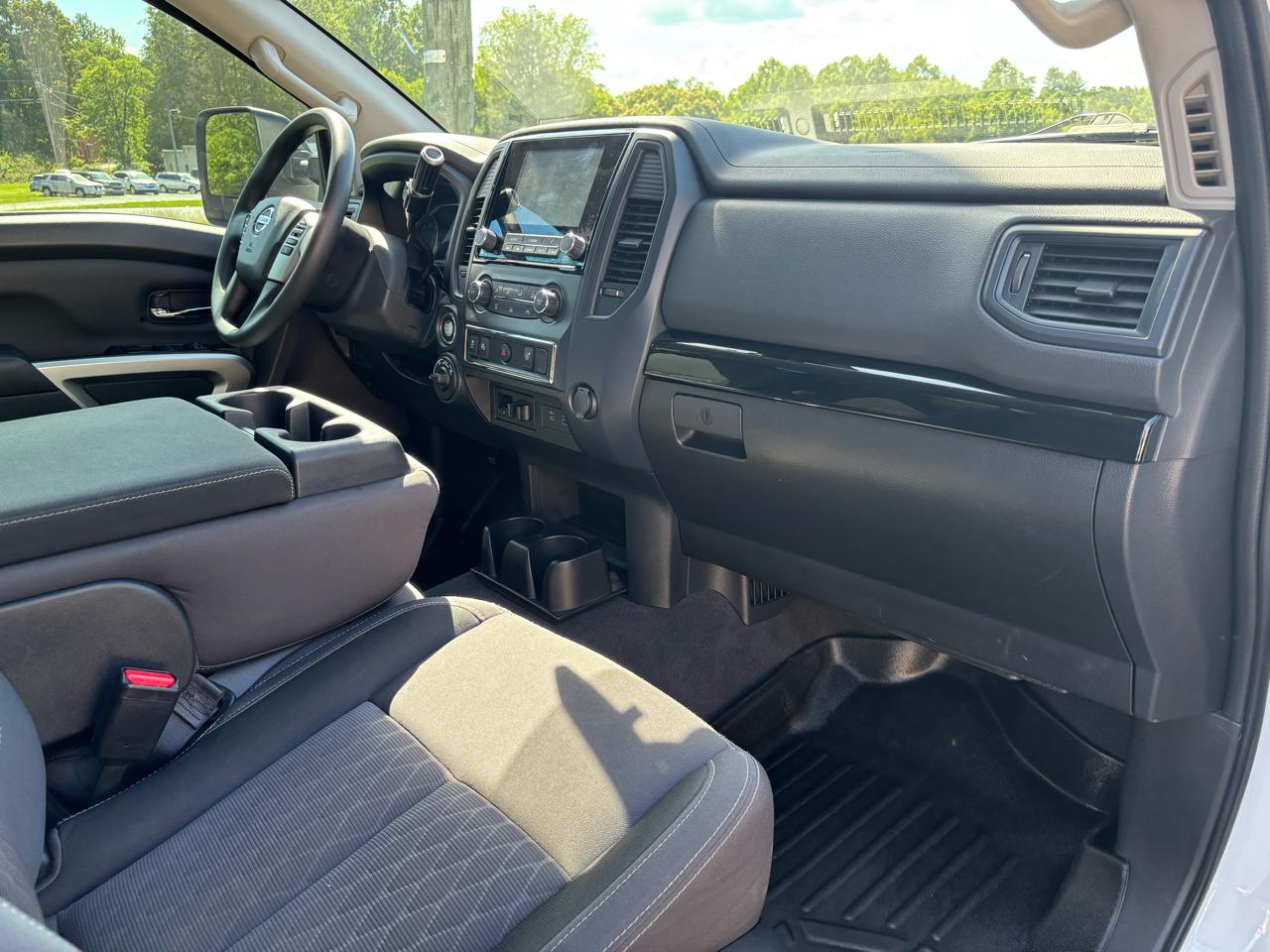 Nissan Titan XD SV Crew Cab 4WD 2022