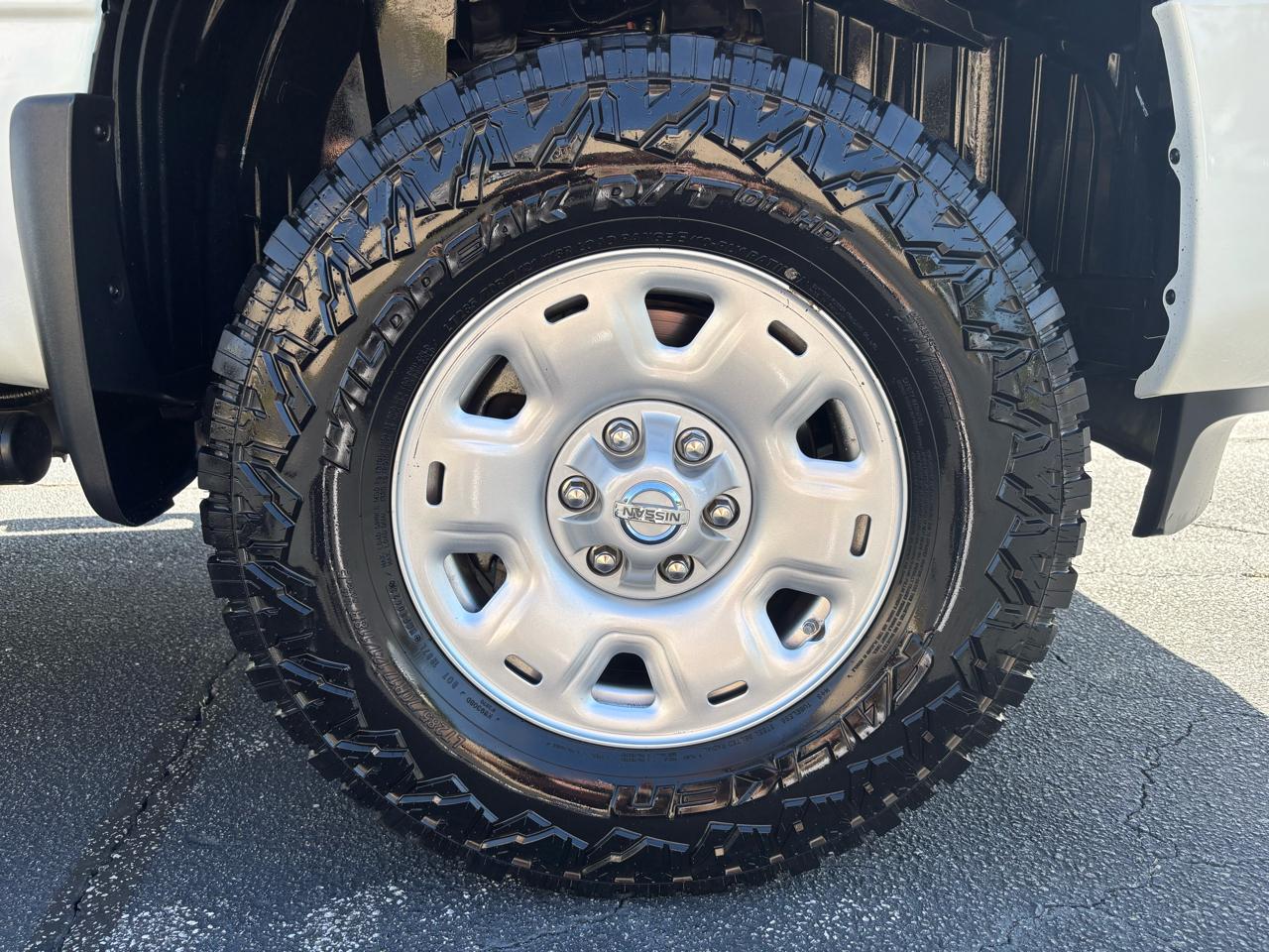 Nissan Titan XD SV Crew Cab 4WD 2022