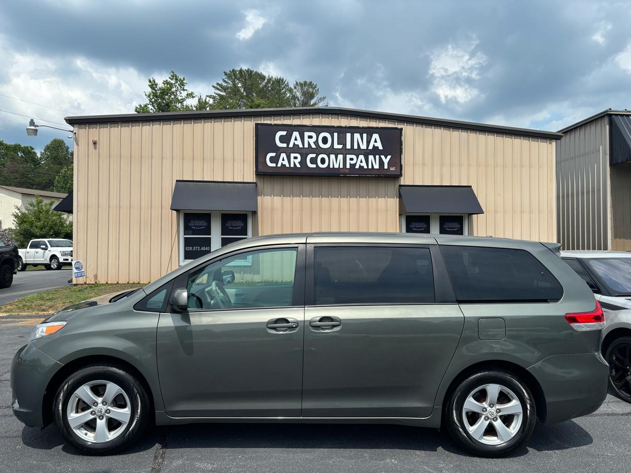 Toyota Sienna FWD 7-Passenger I4 2012