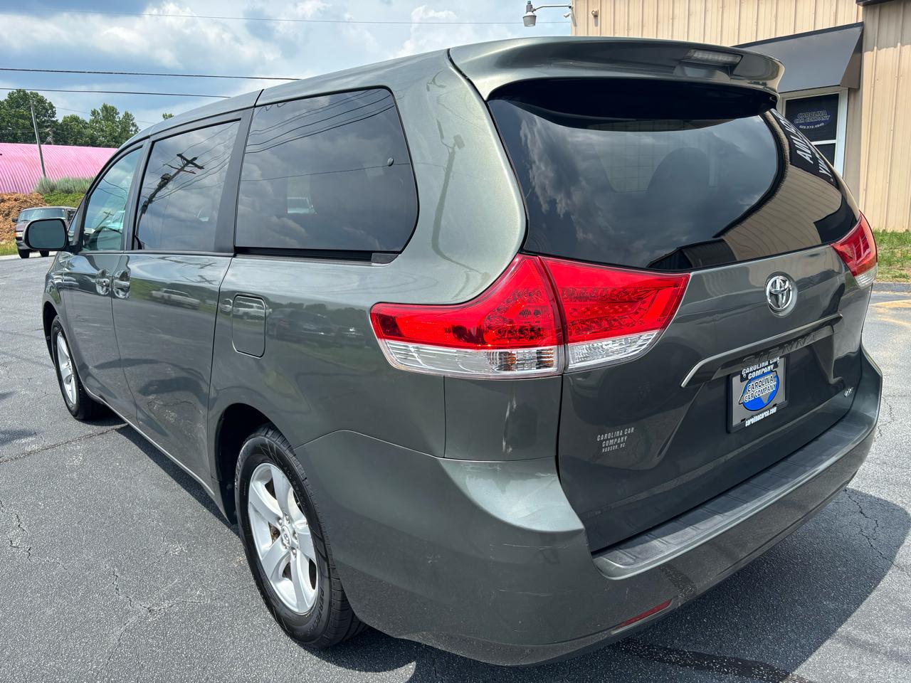Toyota Sienna FWD 7-Passenger I4 2012