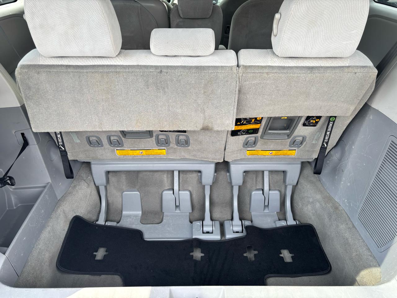 Toyota Sienna FWD 7-Passenger I4 2012