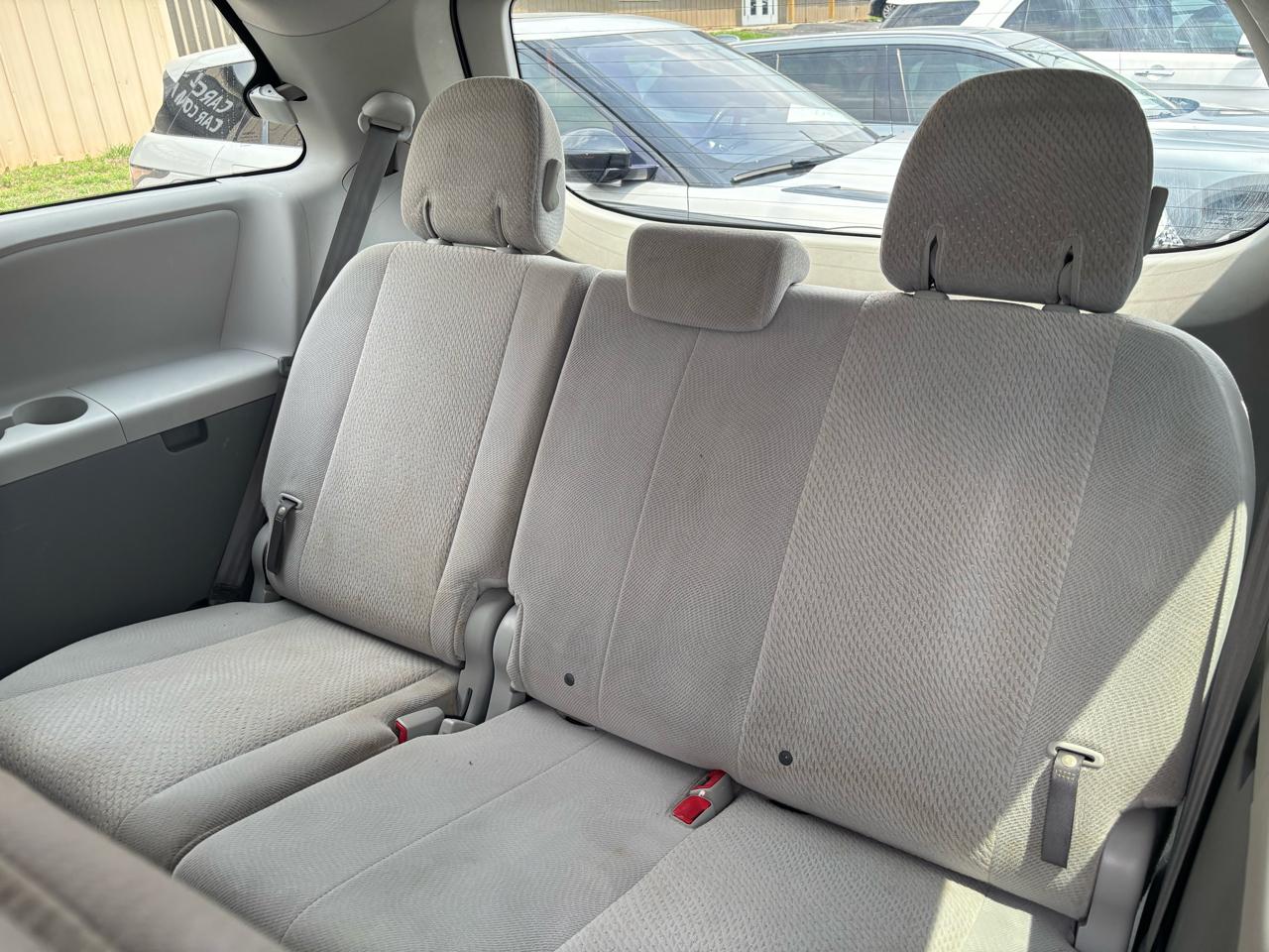 Toyota Sienna FWD 7-Passenger I4 2012