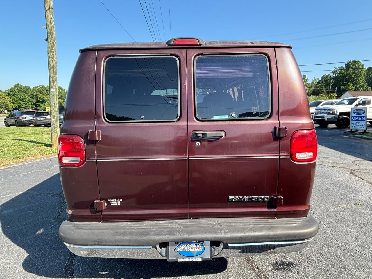 Dodge Ram Van 1500 SWB 2003