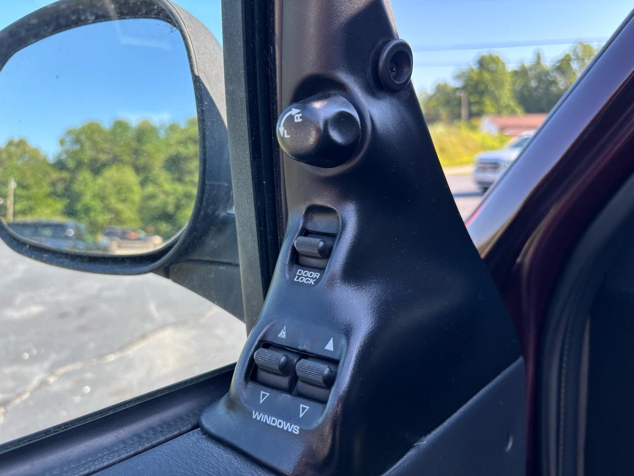 Dodge Ram Van 1500 SWB 2003