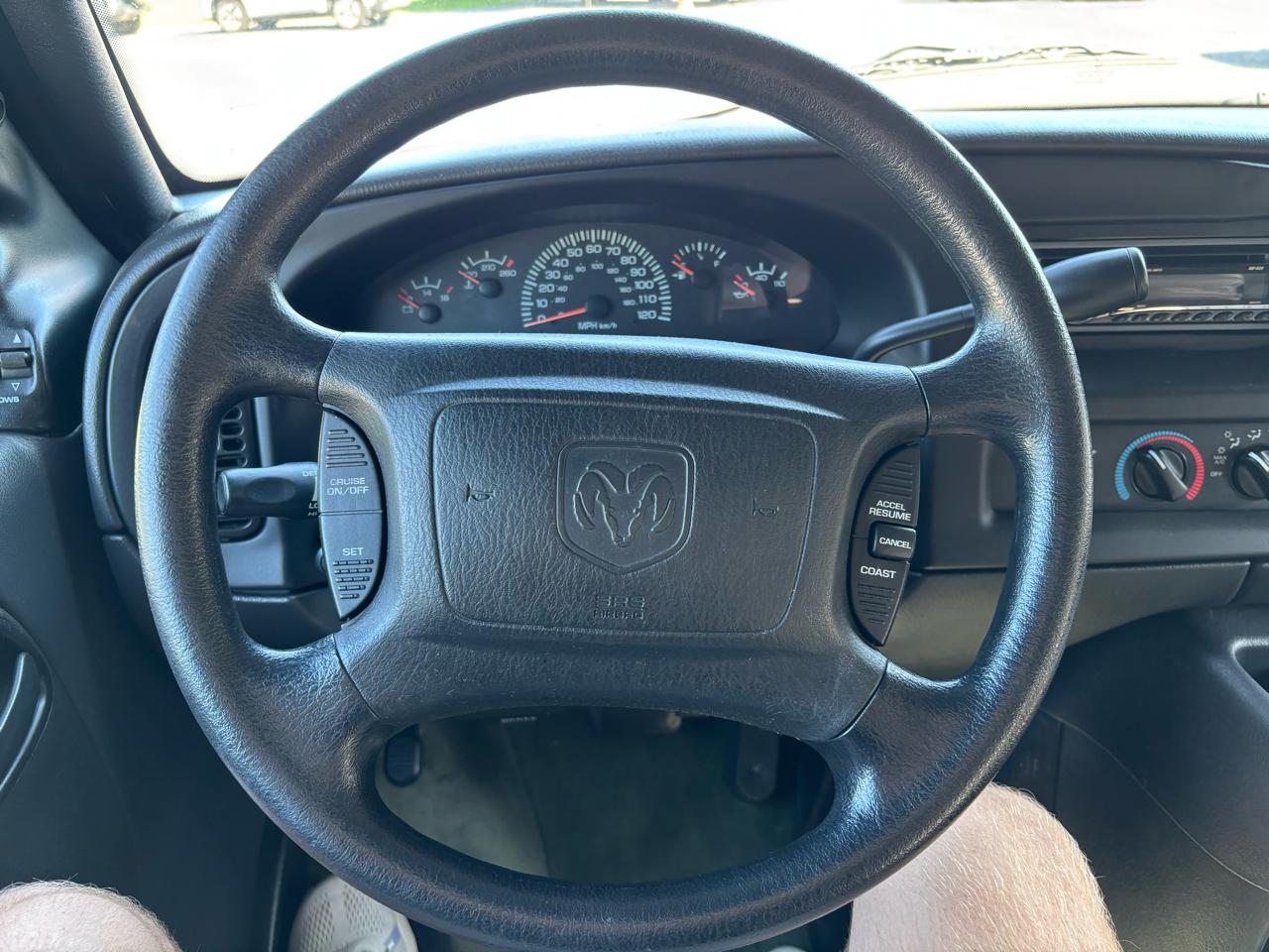 Dodge Ram Van 1500 SWB 2003