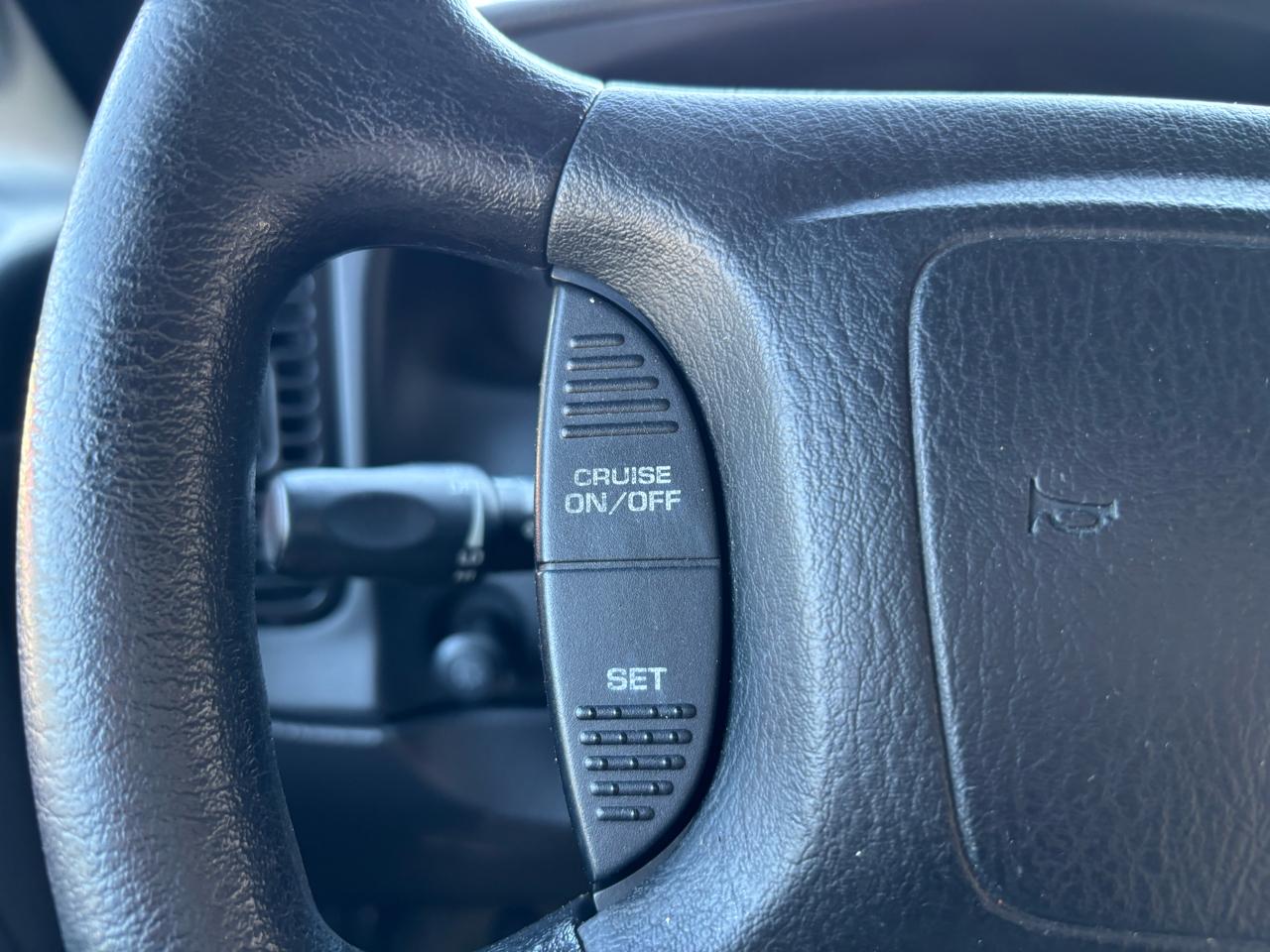 Dodge Ram Van 1500 SWB 2003