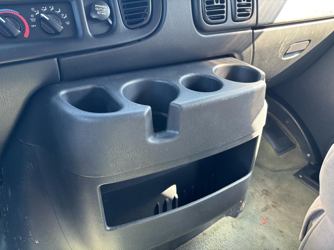 Dodge Ram Van 1500 SWB 2003