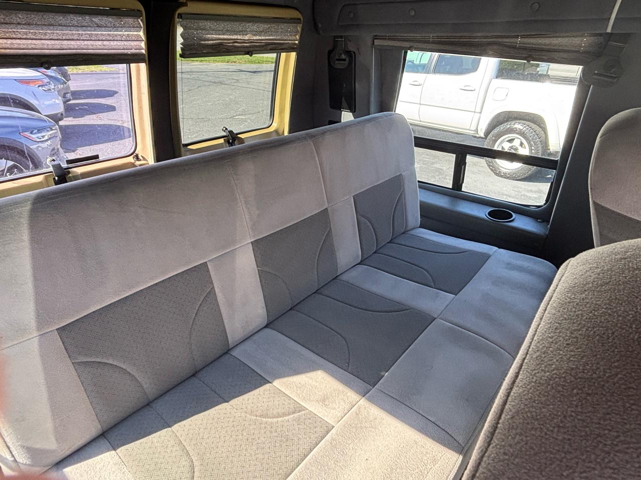 Dodge Ram Van 1500 SWB 2003