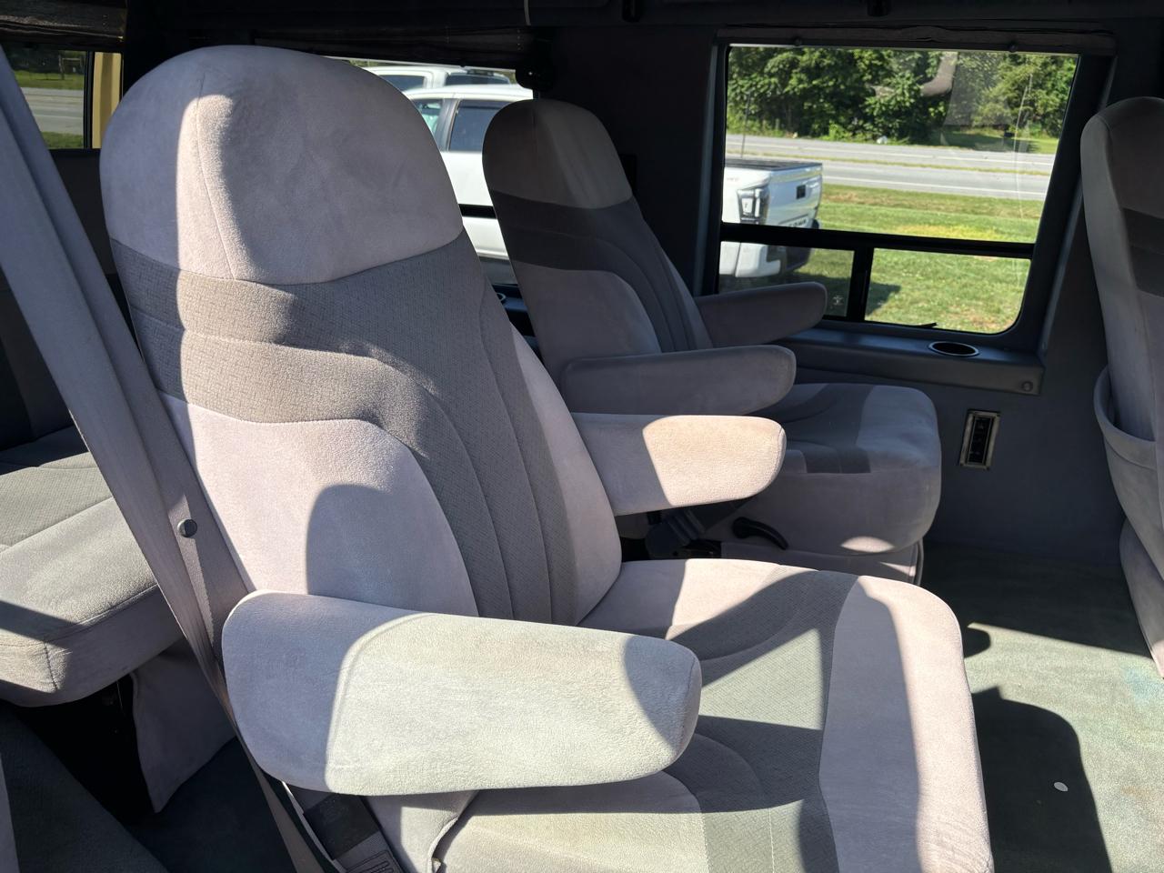 Dodge Ram Van 1500 SWB 2003