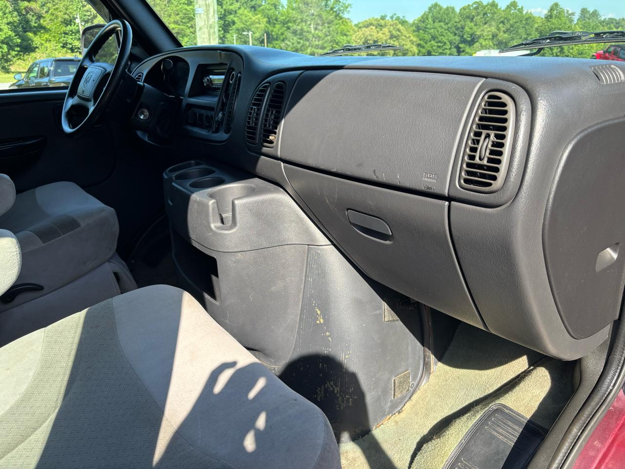 Dodge Ram Van 1500 SWB 2003