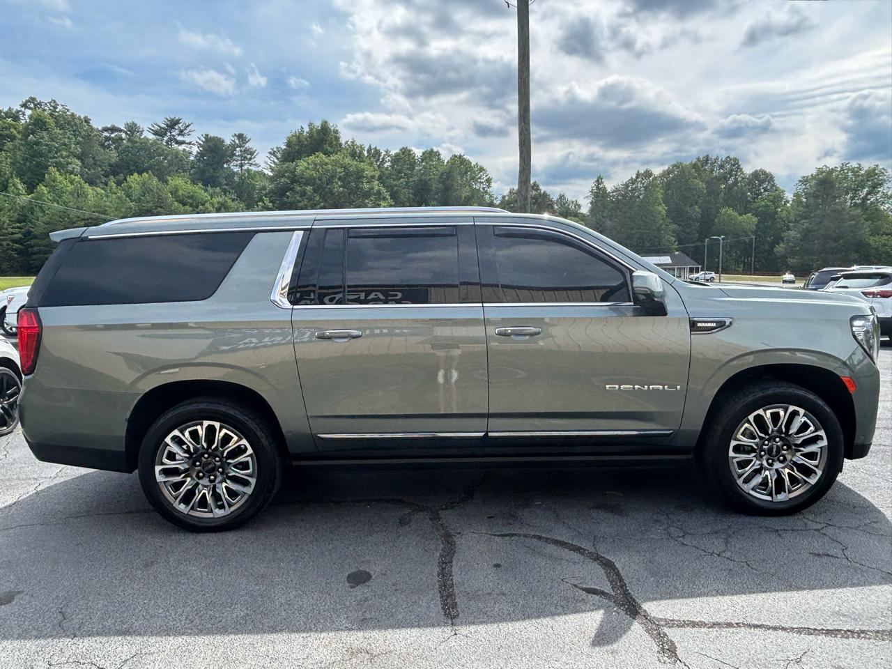 GMC Yukon XL Denali Ultimate 4WD 2023
