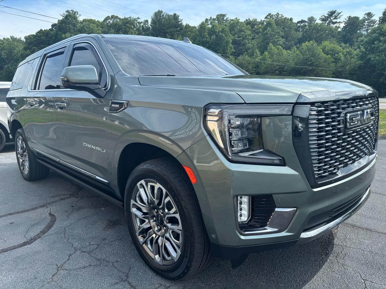 GMC Yukon XL Denali Ultimate 4WD 2023