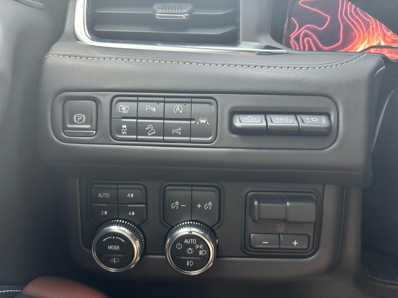 GMC Yukon XL Denali Ultimate 4WD 2023