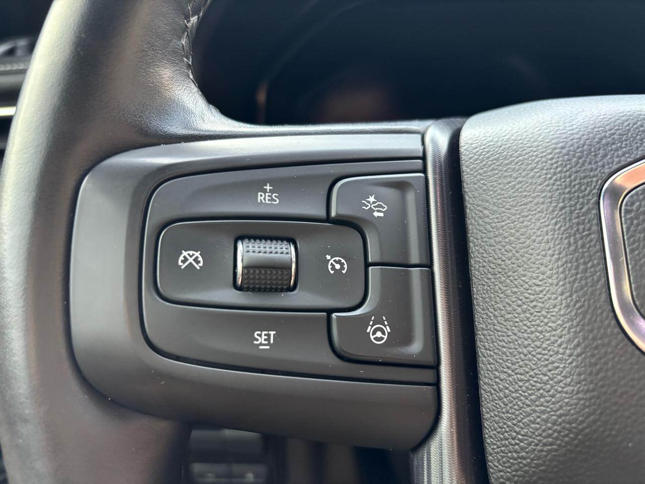 GMC Yukon XL Denali Ultimate 4WD 2023