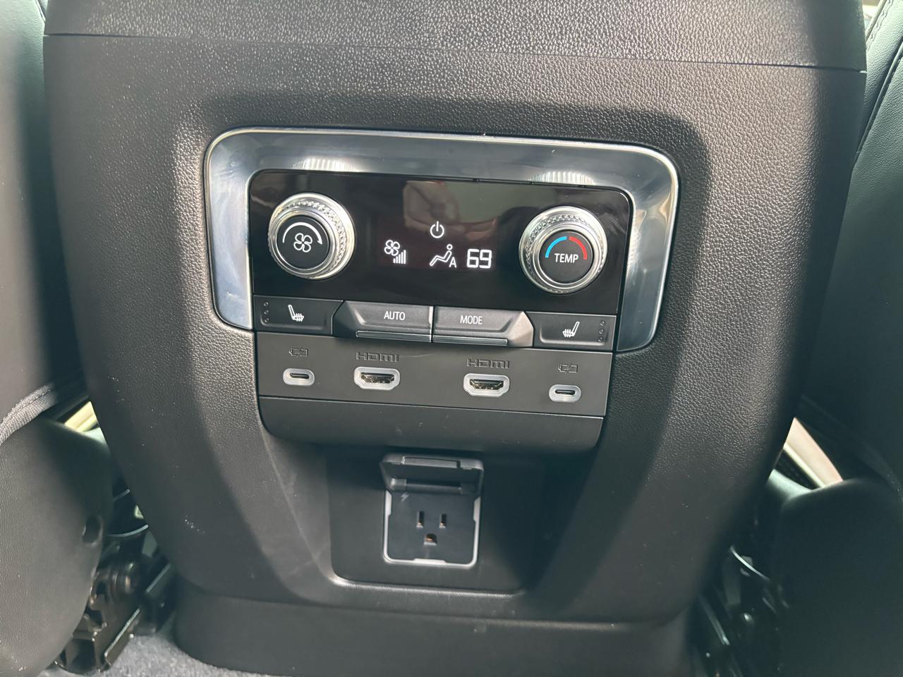GMC Yukon XL Denali Ultimate 4WD 2023