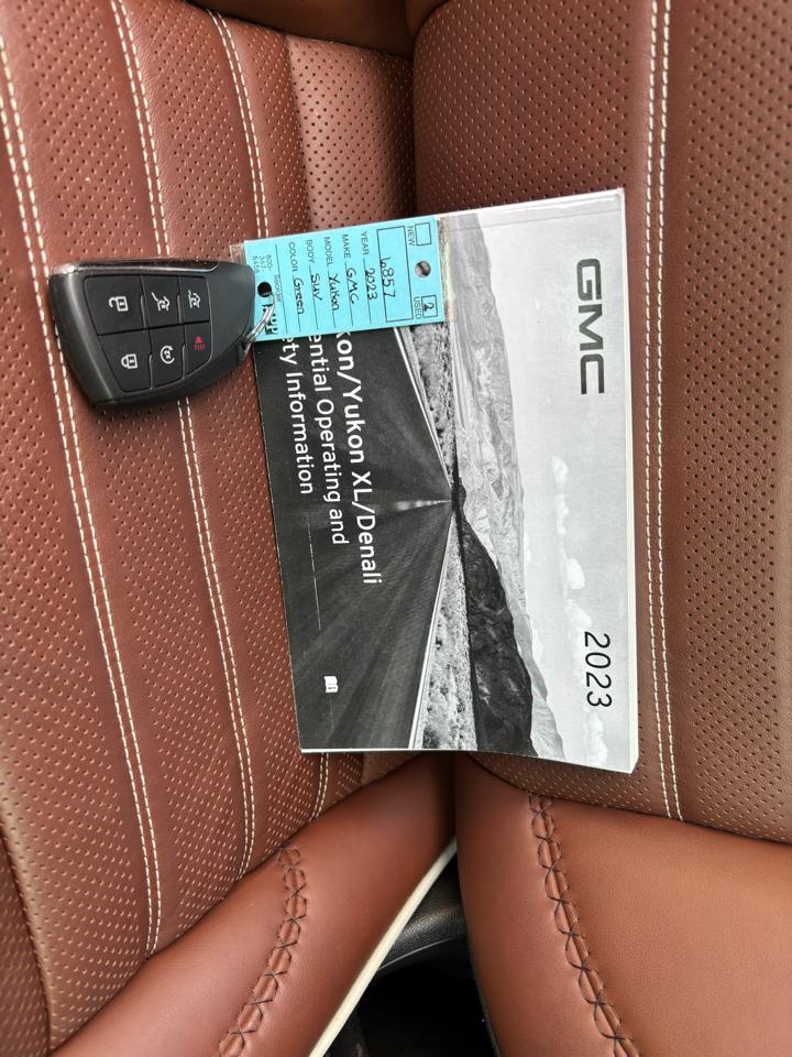 GMC Yukon XL Denali Ultimate 4WD 2023
