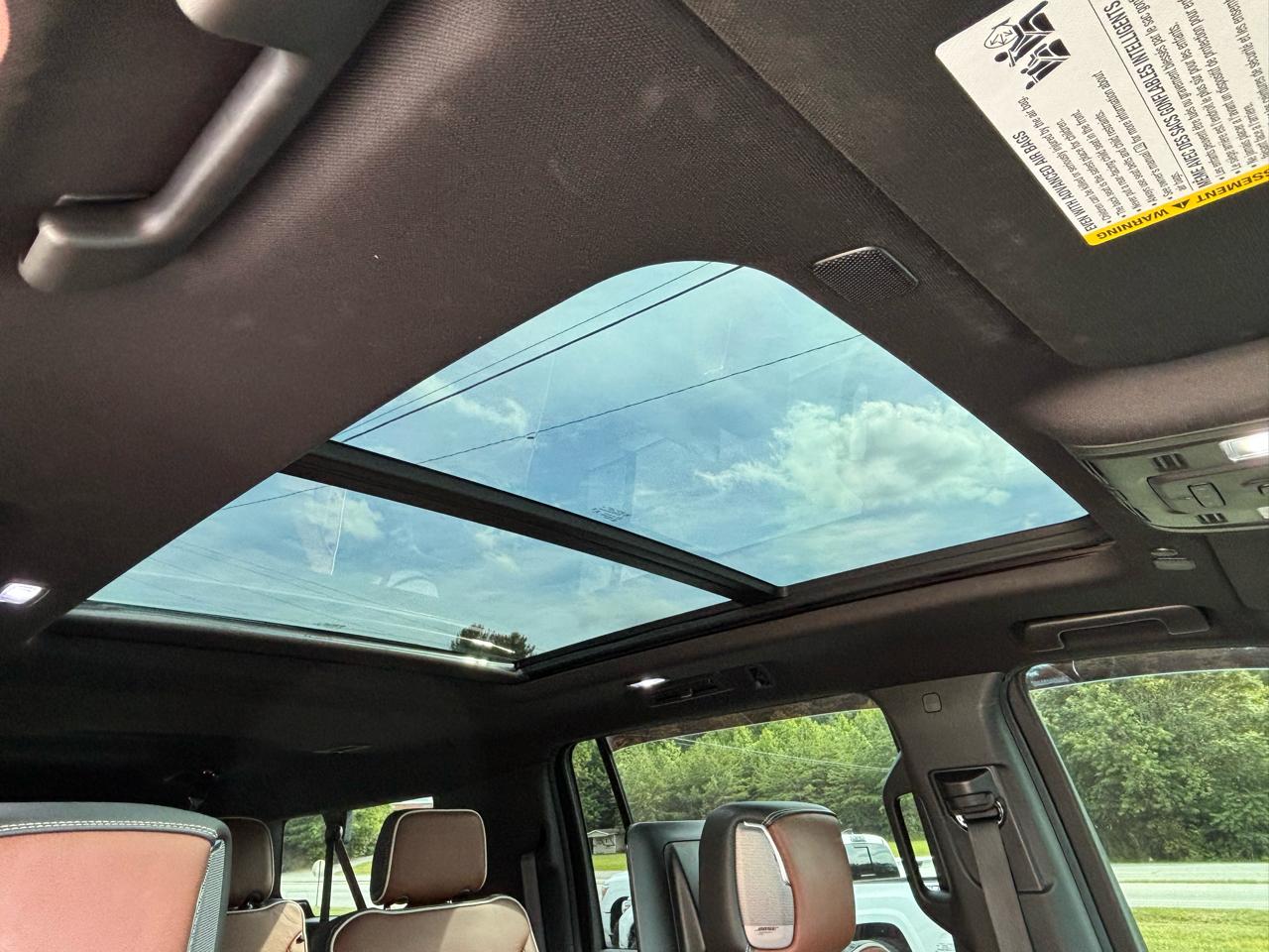 GMC Yukon XL Denali Ultimate 4WD 2023