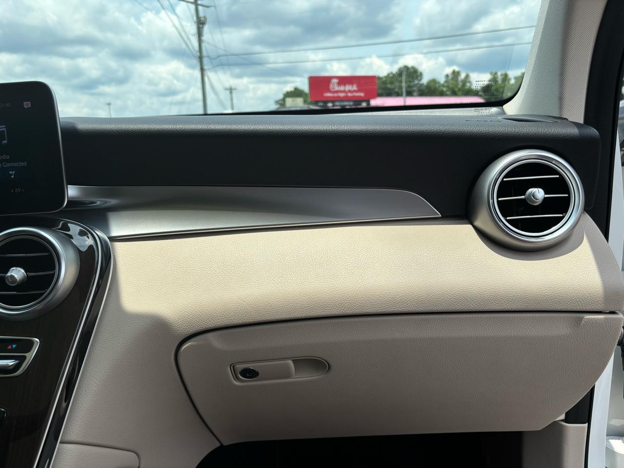 Mercedes-Benz GLC-Class GLC300 2022