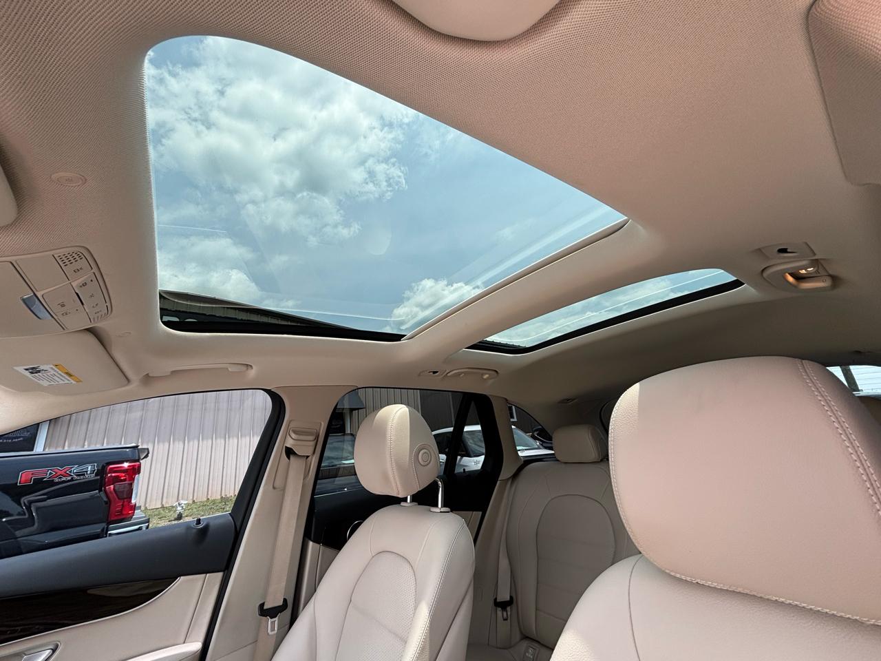 Mercedes-Benz GLC-Class GLC300 2022