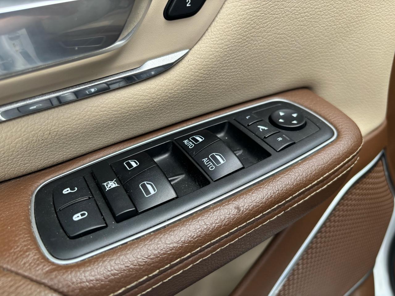 RAM 1500 Laramie Crew Cab SWB 4WD 2019