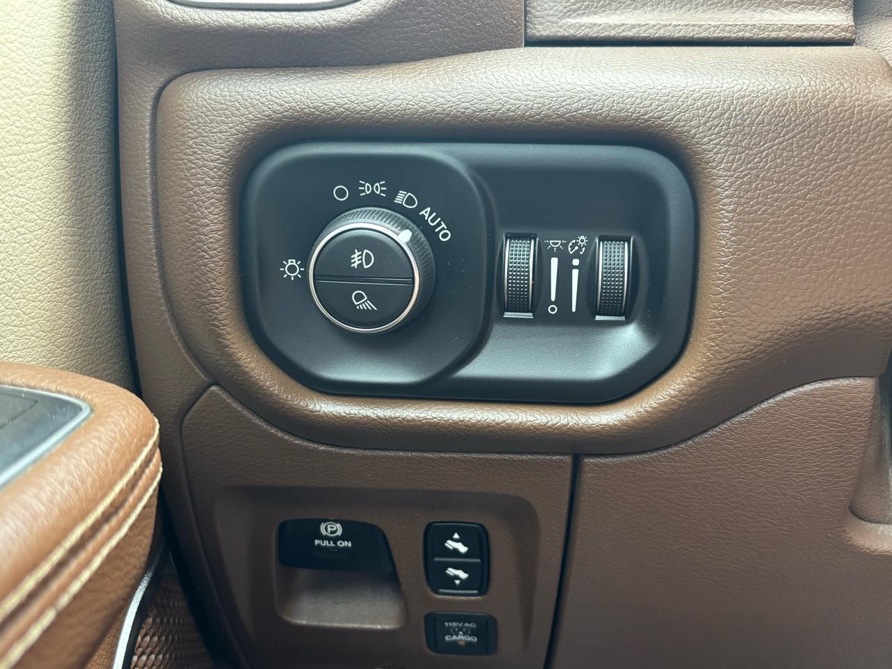 RAM 1500 Laramie Crew Cab SWB 4WD 2019