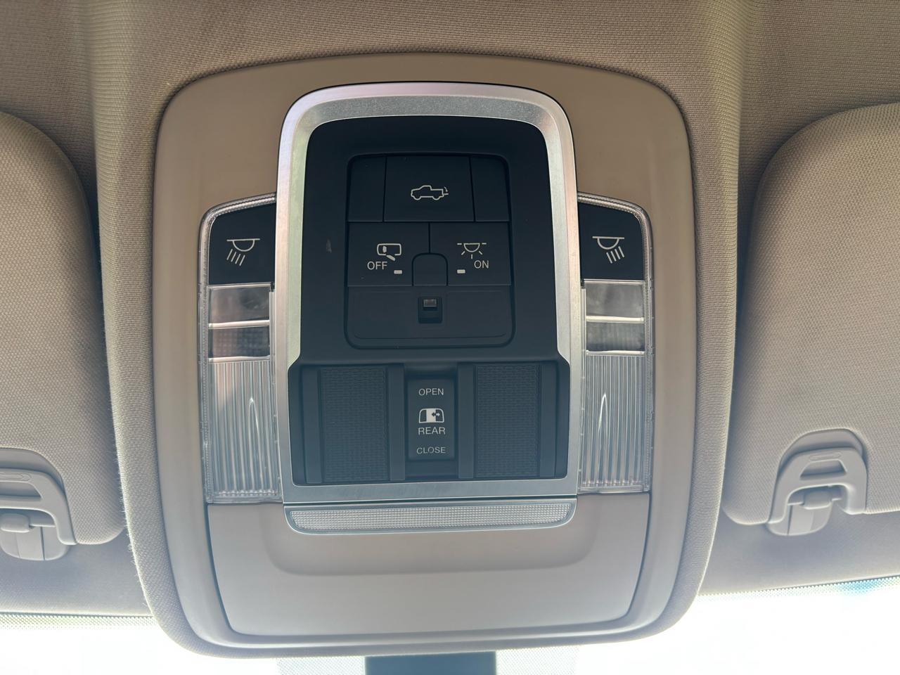 RAM 1500 Laramie Crew Cab SWB 4WD 2019