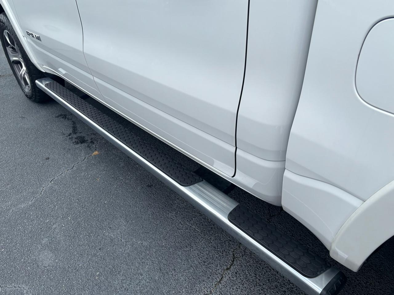 RAM 1500 Laramie Crew Cab SWB 4WD 2019