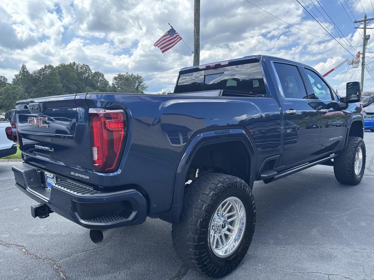 GMC Sierra 2500HD Denali Crew Cab 4WD 2022