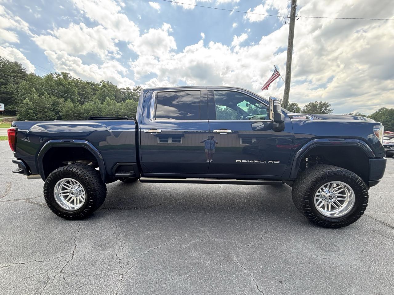 GMC Sierra 2500HD Denali Crew Cab 4WD 2022