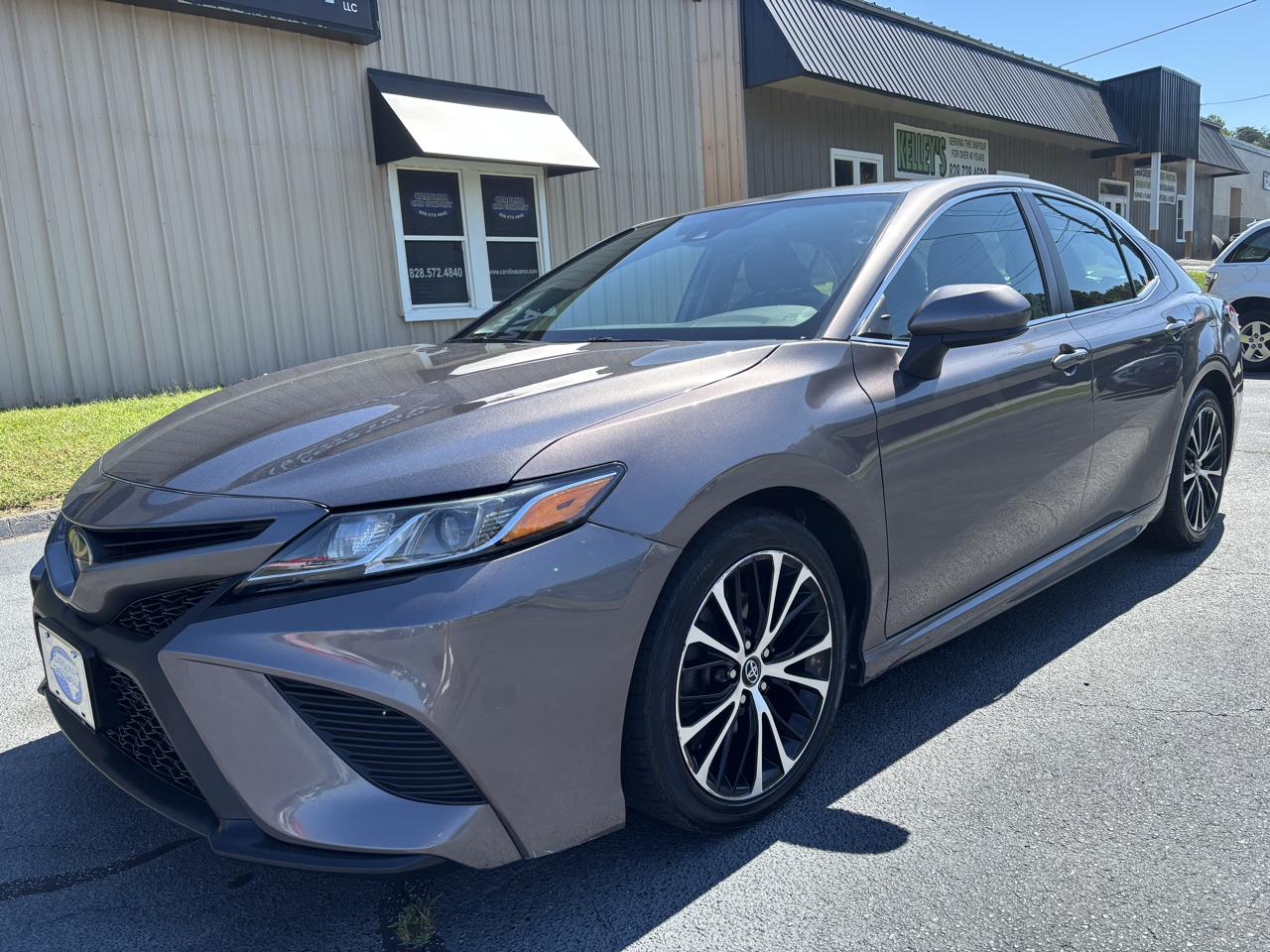Toyota Camry SE 2020