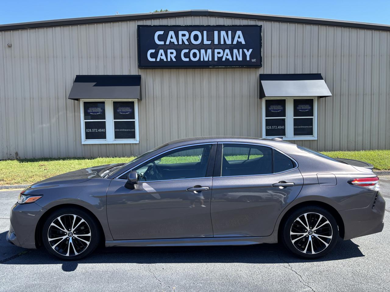 Toyota Camry SE 2020