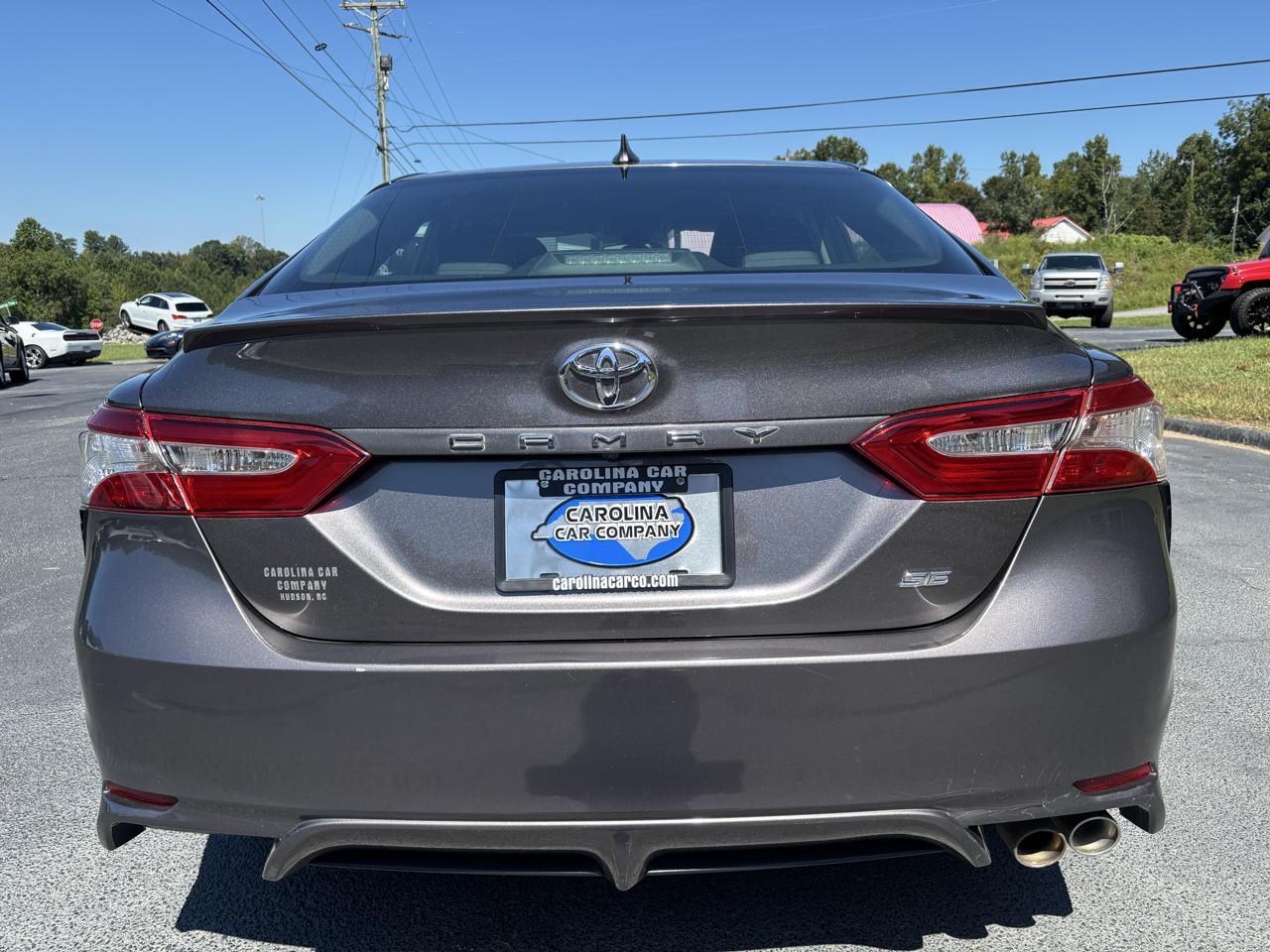 Toyota Camry SE 2020