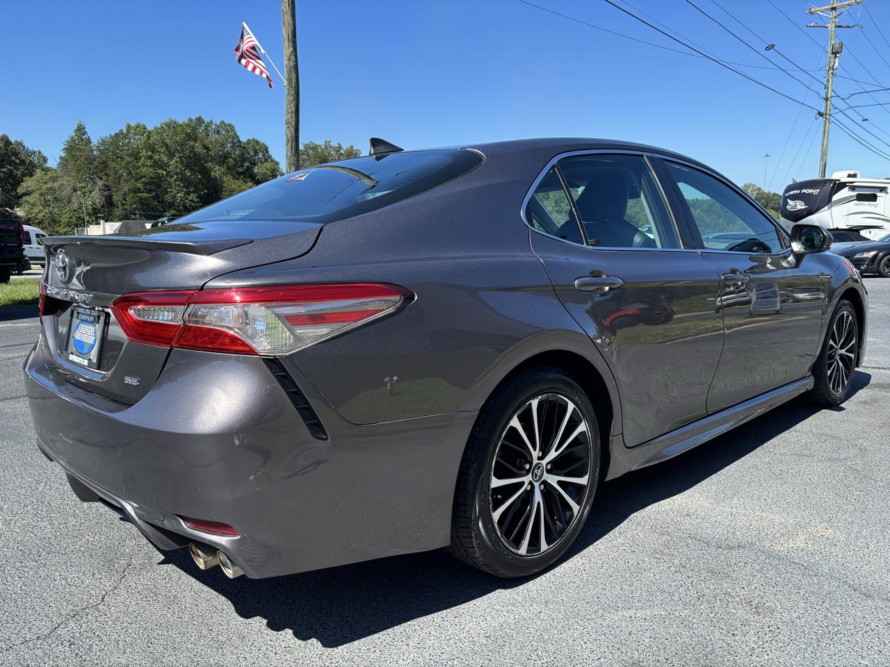 Toyota Camry SE 2020