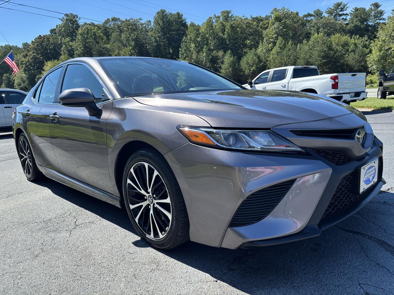 Toyota Camry SE 2020