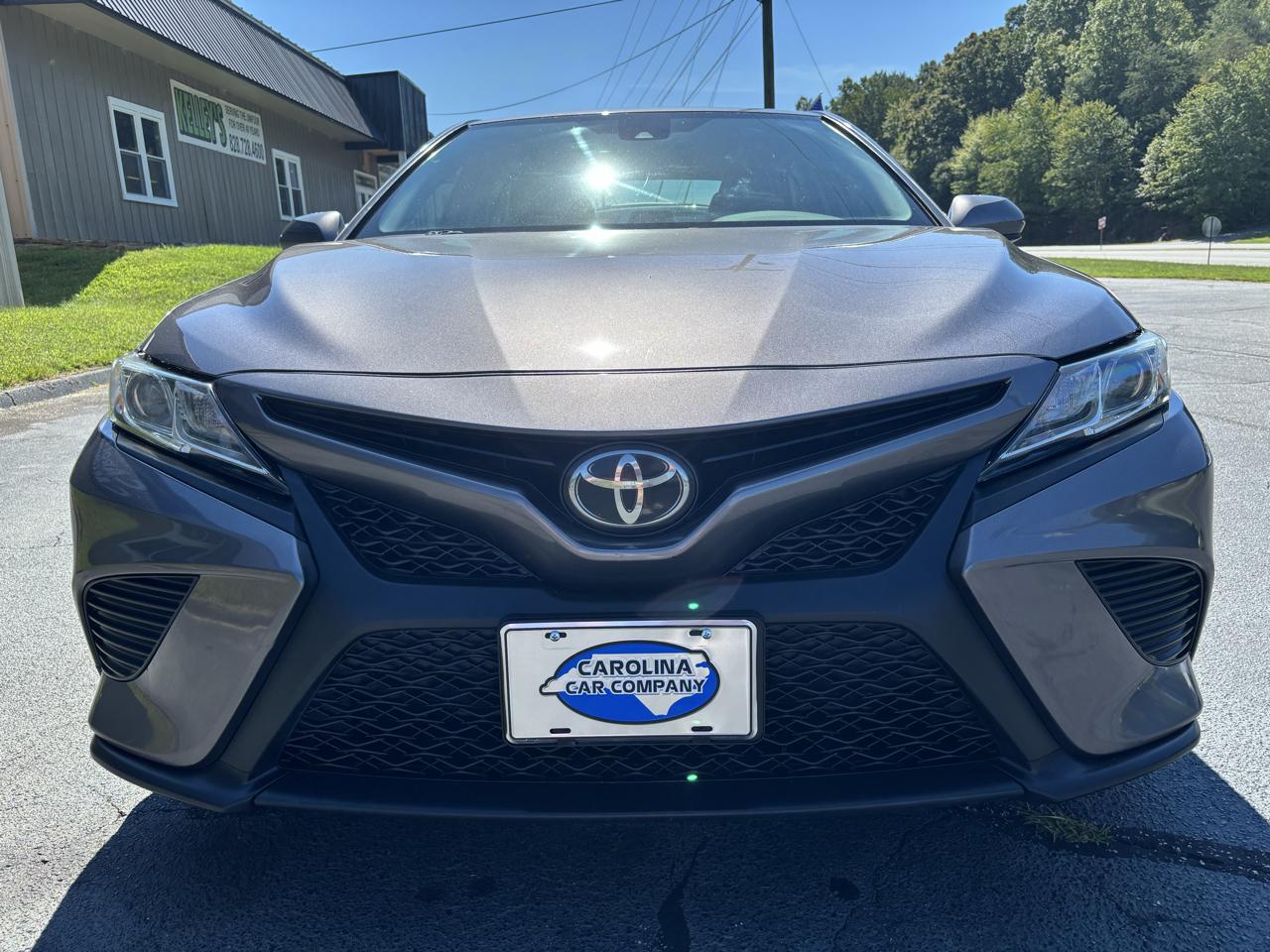 Toyota Camry SE 2020