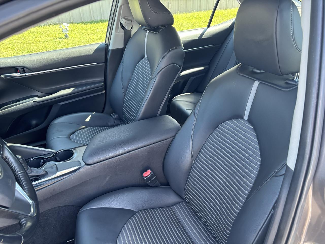 Toyota Camry SE 2020
