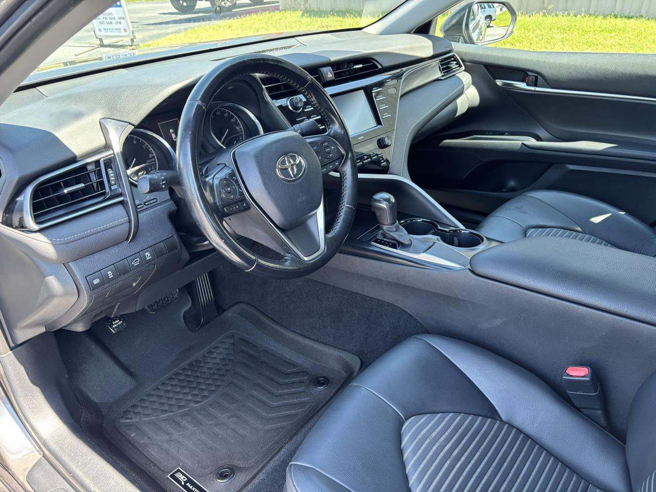 Toyota Camry SE 2020