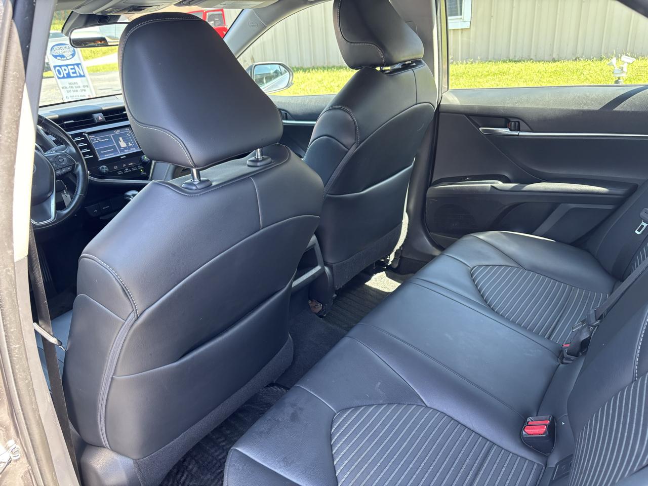 Toyota Camry SE 2020