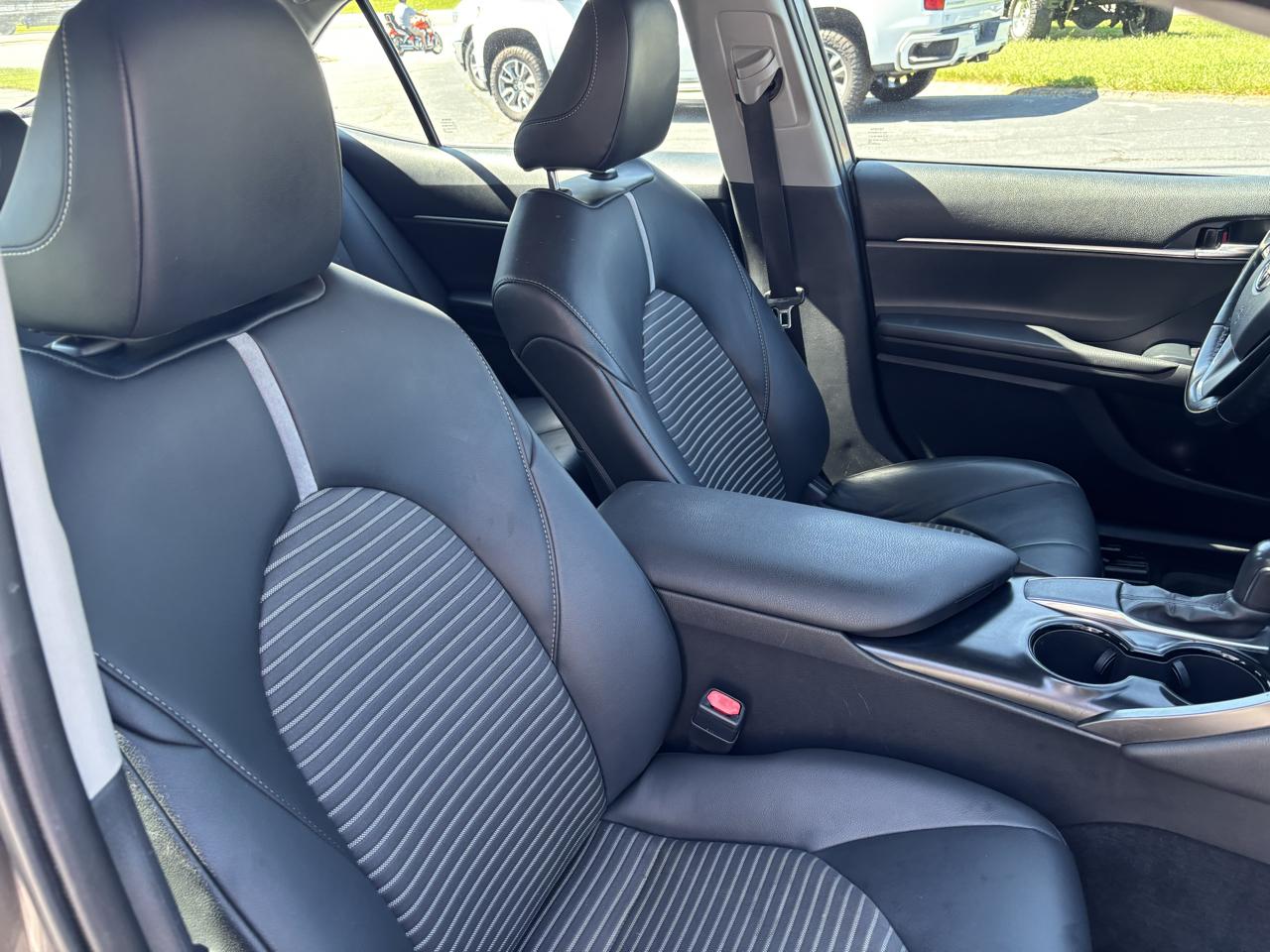 Toyota Camry SE 2020