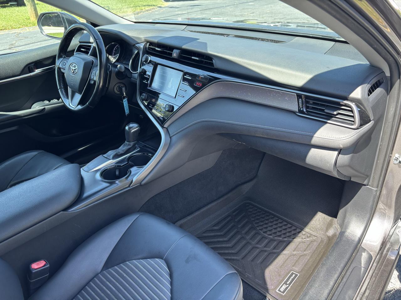 Toyota Camry SE 2020