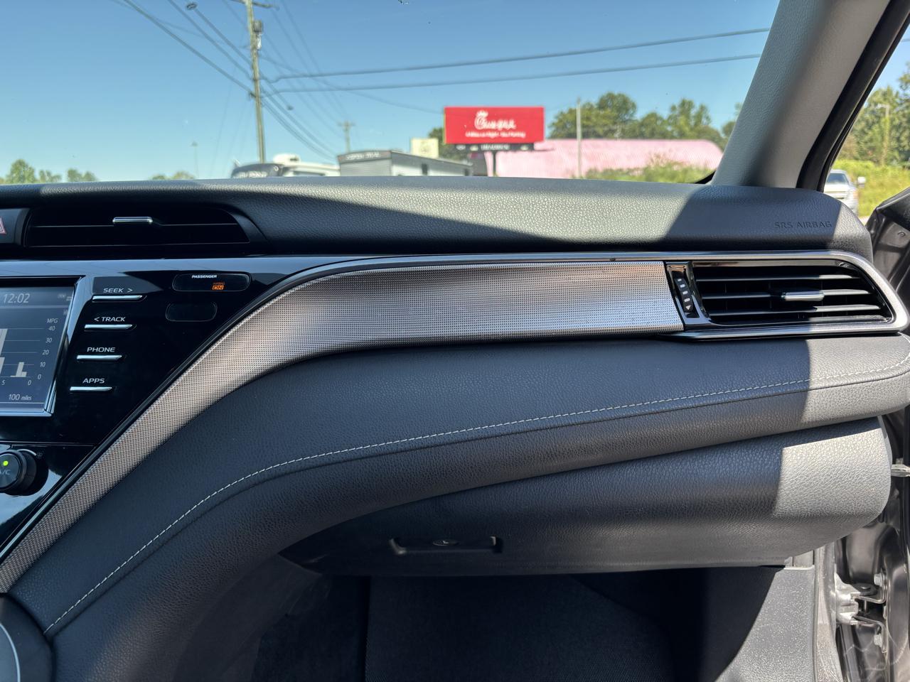 Toyota Camry SE 2020