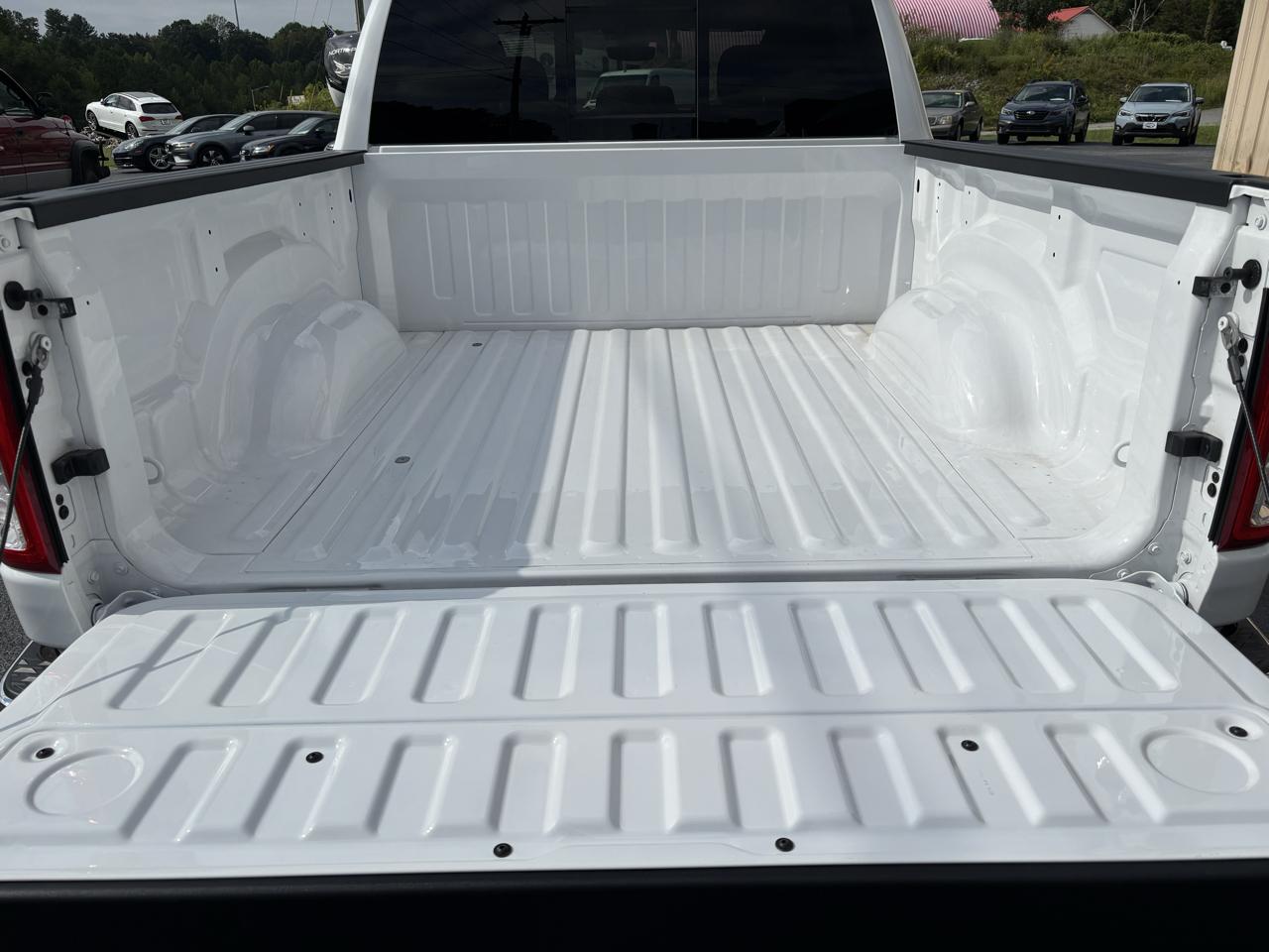RAM 1500 Big Horn Crew Cab SWB 4WD 2022