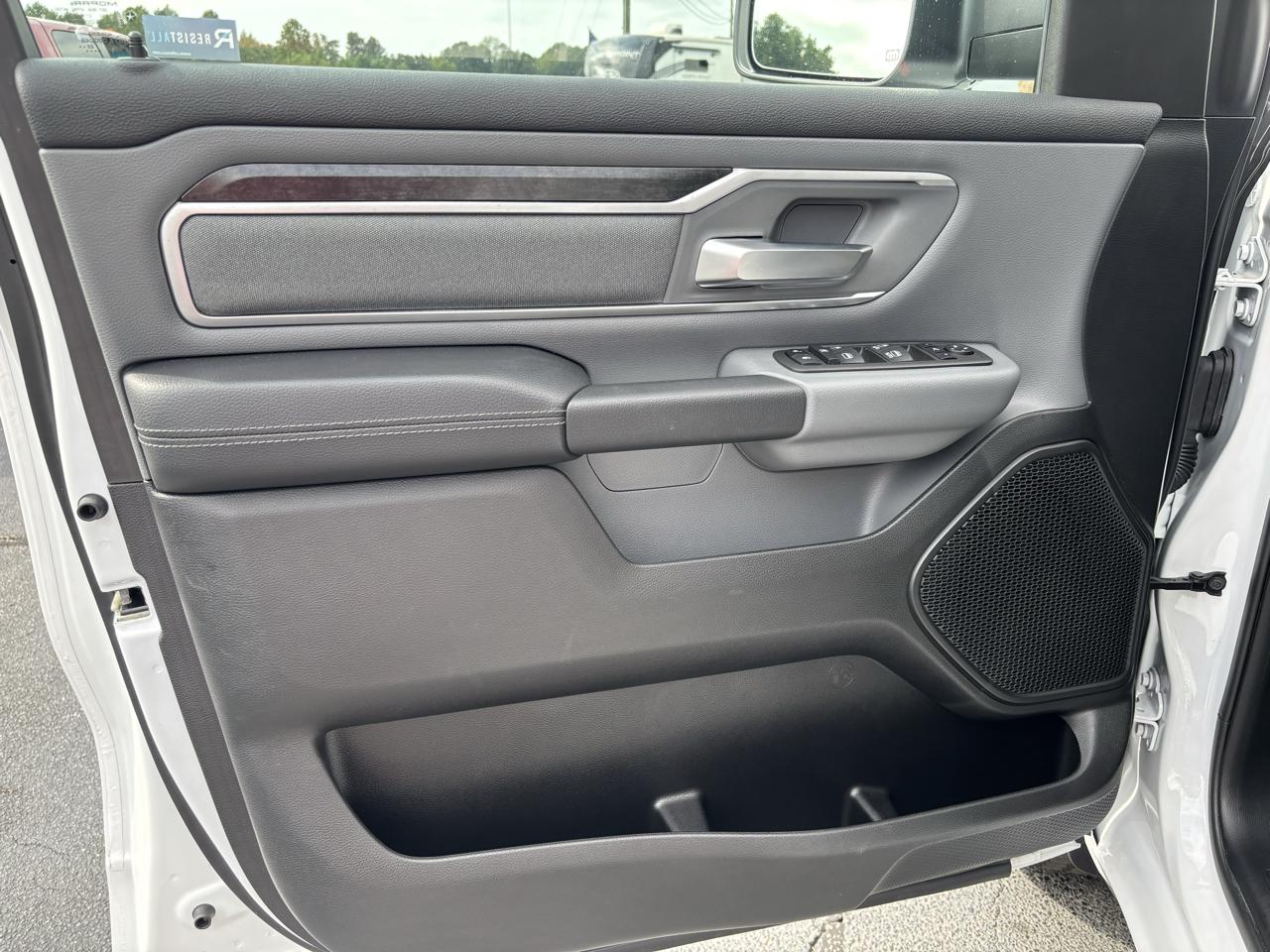 RAM 1500 Big Horn Crew Cab SWB 4WD 2022