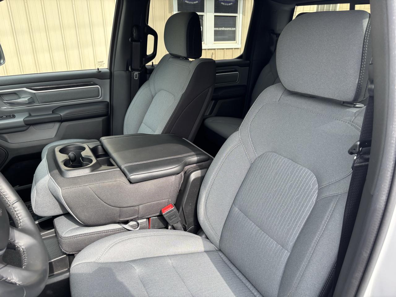 RAM 1500 Big Horn Crew Cab SWB 4WD 2022
