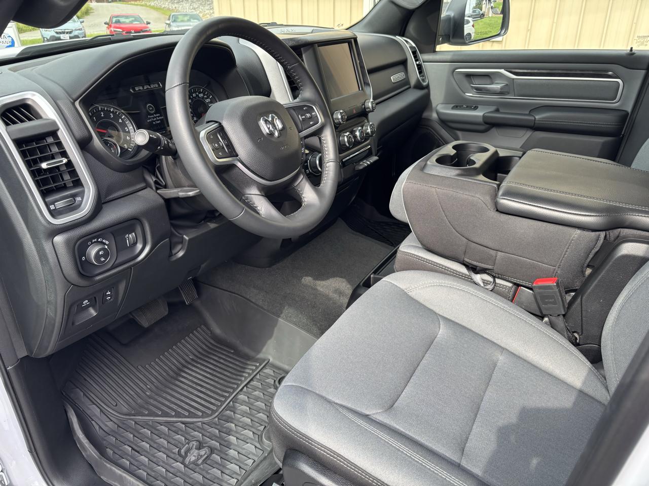 RAM 1500 Big Horn Crew Cab SWB 4WD 2022