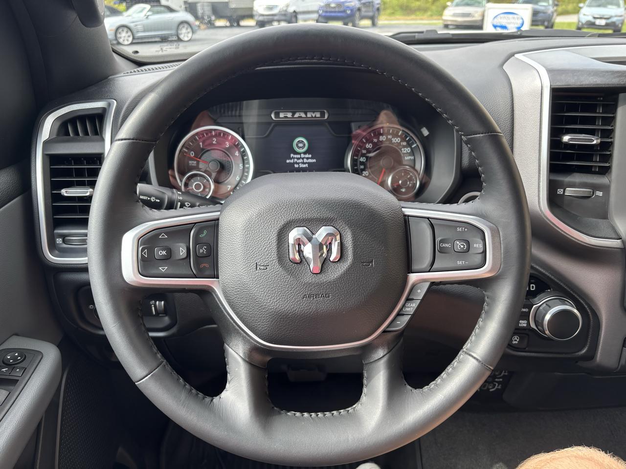 RAM 1500 Big Horn Crew Cab SWB 4WD 2022